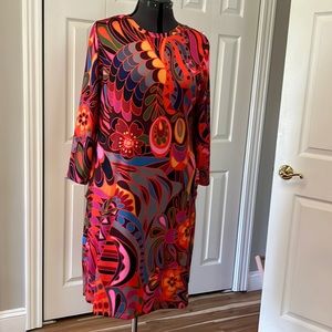 Lesley Evers knit shift dress in bright red, pink, and orange print.  Size XL